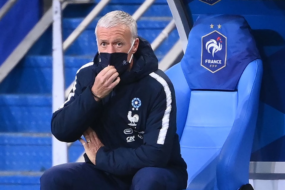 HLV Deschamp vẫn đang đi tìm đội hình tối ưu. Ảnh: UEFA Nations League.