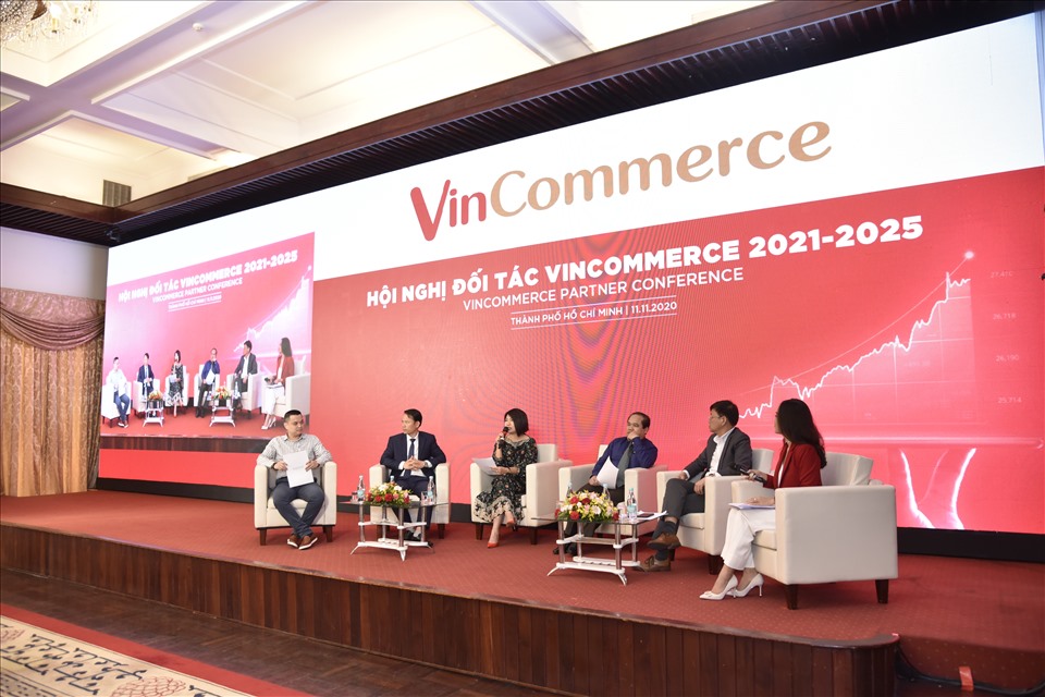 Ban lãnh đạo VinCommerce tọa đàm cùng các Nhà cung cấp.