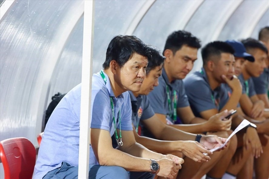 Coach Vu Tien Thanh is controversial with the Saigon Club's transfer policy.  Photo: SGFC