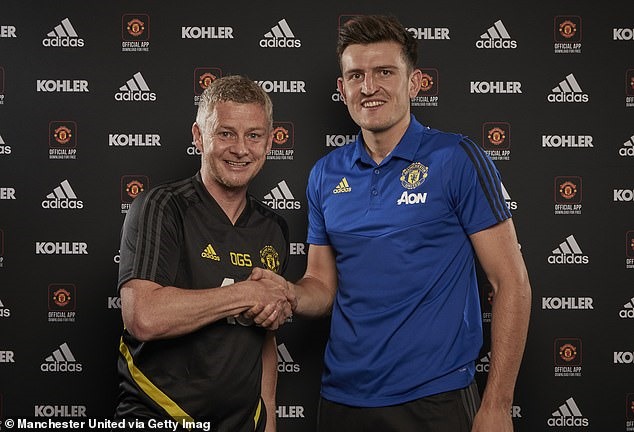Solskjaer và đội trưởng Maguire. Ảnh: Manchester United.