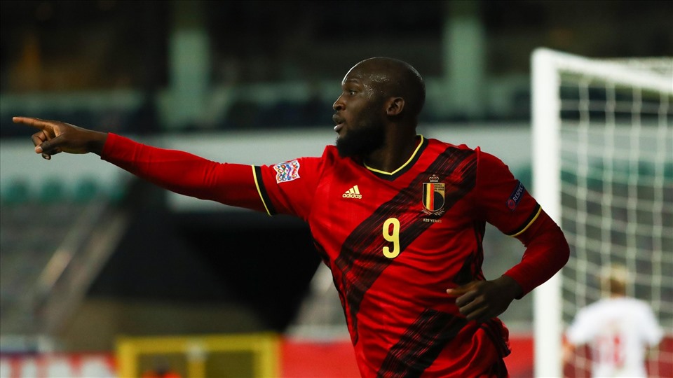 Romelu Lukaku lập cú đúp trong chiến thắng 4-2 của đội tuyển Bỉ trước Đan Mạch để giành vé vào bán kết UEFA Nations League 2020-21. Ảnh: AFP
