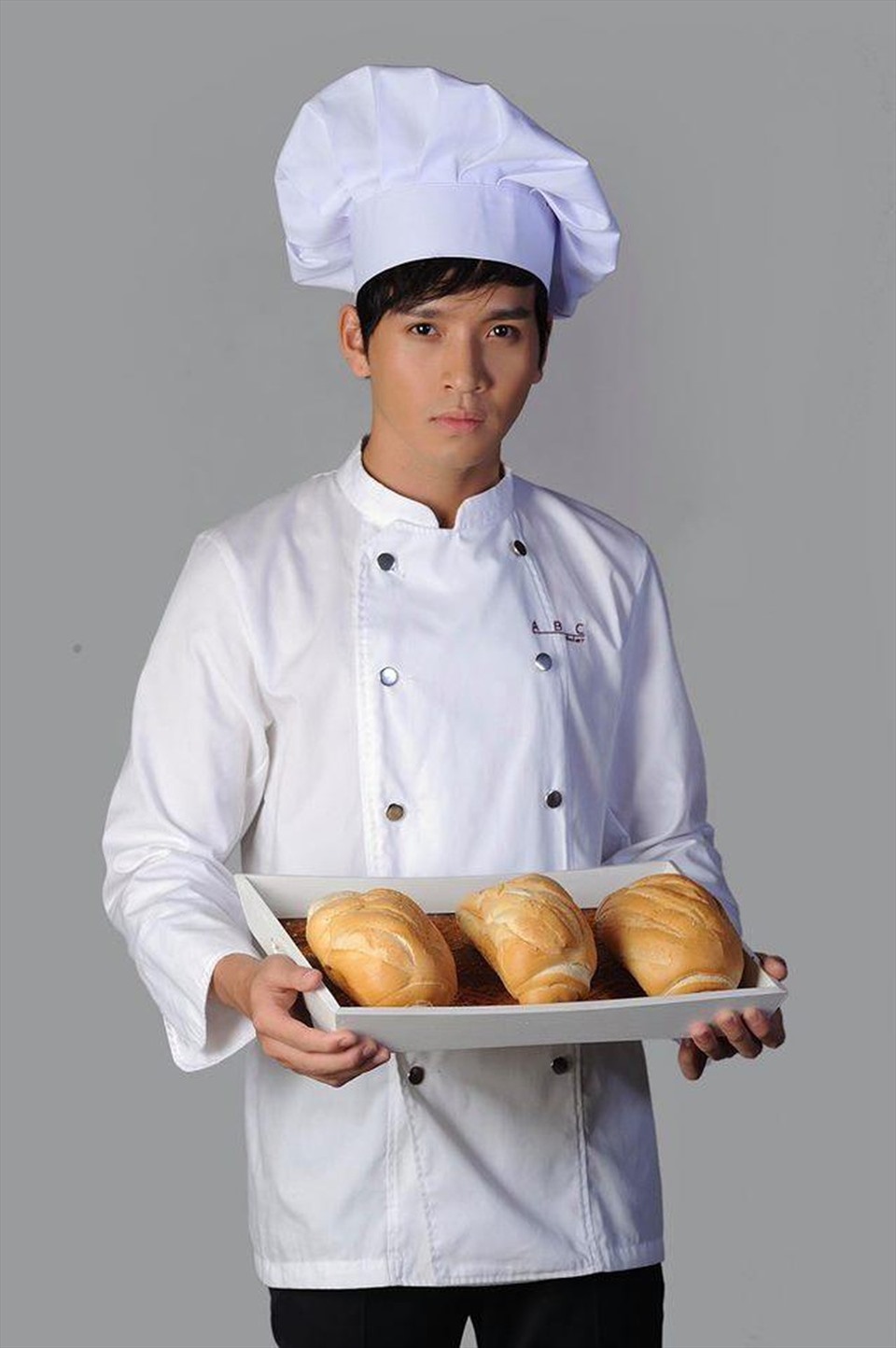 Tạo hình Bạch Công Khanh trong phim. Ảnh: NSCC