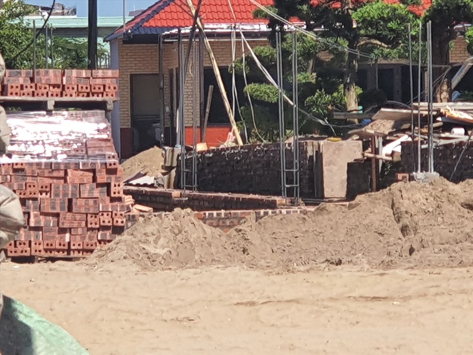 Một công trình xây dựng trái phép bị đã bị lập biên bản - ảnh MC