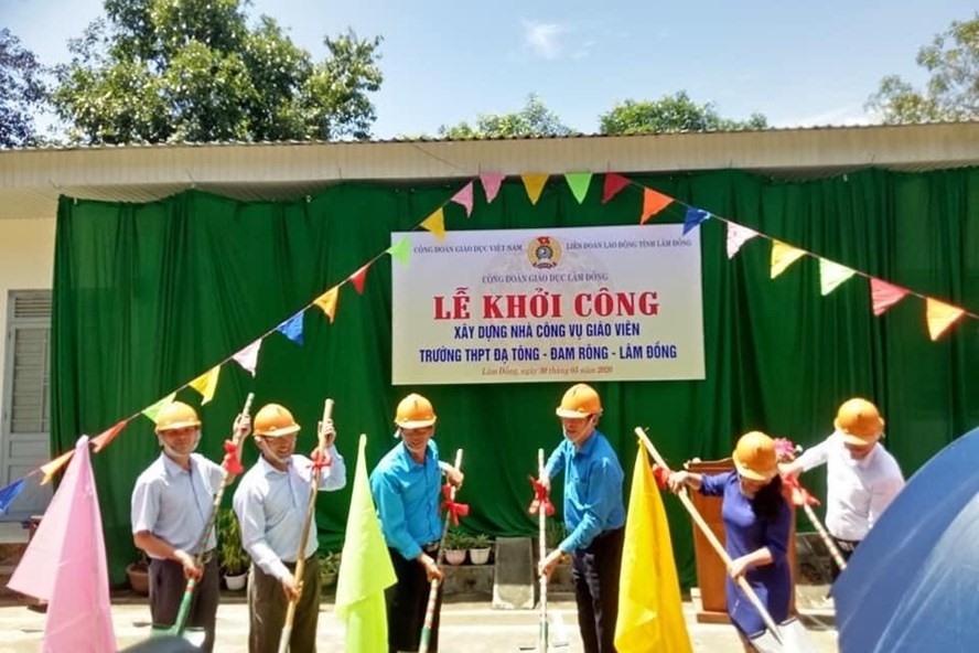 Công đoàn Giáo dục Việt Nam khởi công xây dựng nhà công vụ giáo viên. Ảnh Hoàng Anh