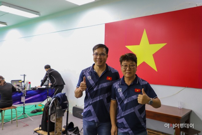 Một thầy Park khác - ông Park Chung-gun là người đứng sau thành công của xạ thủ Hoàng Xuân Vinh. Ảnh: Asia Today.