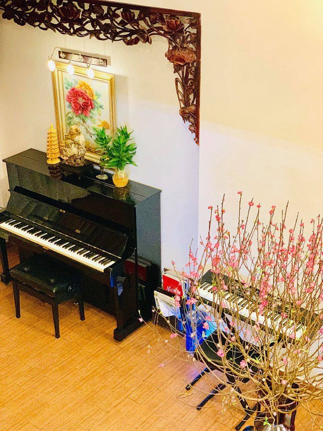 Trong ngôi nhà còn được cô bài trí thêm các cây đàn piano. Mục đích để Thúy Nga và các thành viên sử dụng vì theo cô cả nhà ai cũng yêu âm nhạc.