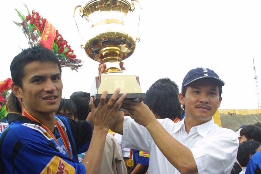 Kiatisak once won the V.League with HAGL as a player.  Photo: Aries