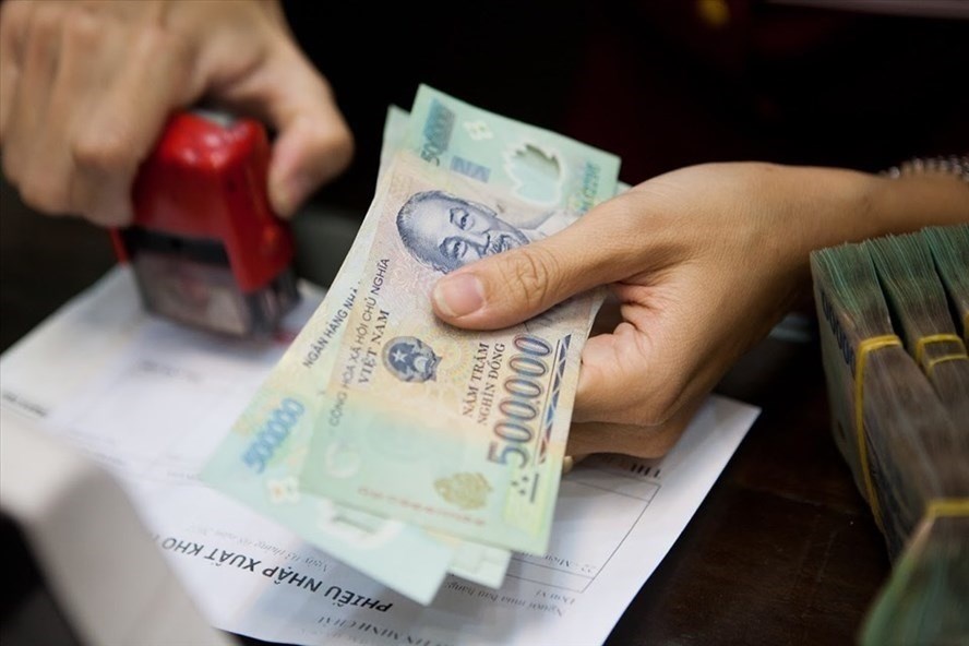 Ngưá»i lao Äá»ng ÄÆ°á»£c trả trợ cấp thôi viá»c khi chấm dứt hợp Äá»ng lao Äá»ng theo quy Äá»nh cá»§a pháp luáºt. Ảnh minh hoạ: Hải Nguyá»
n