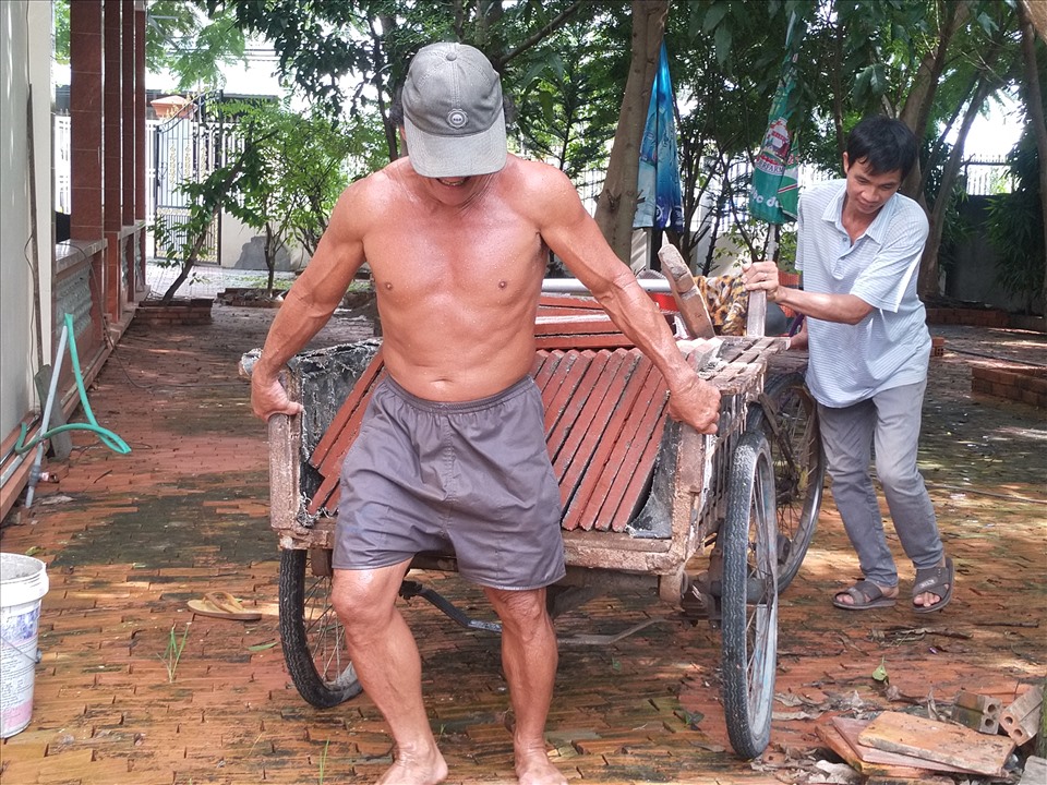 Cơ thể cường tráng dù ở tuổi 60. Ảnh: k.Q