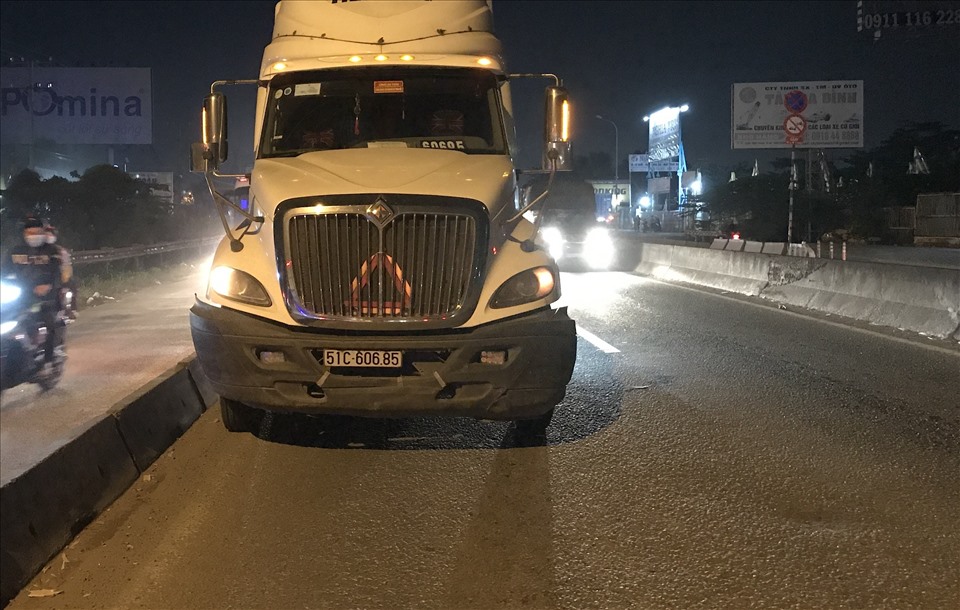 Xe container liên quan đến vụ tai nạn. Ảnh: Dương Bình