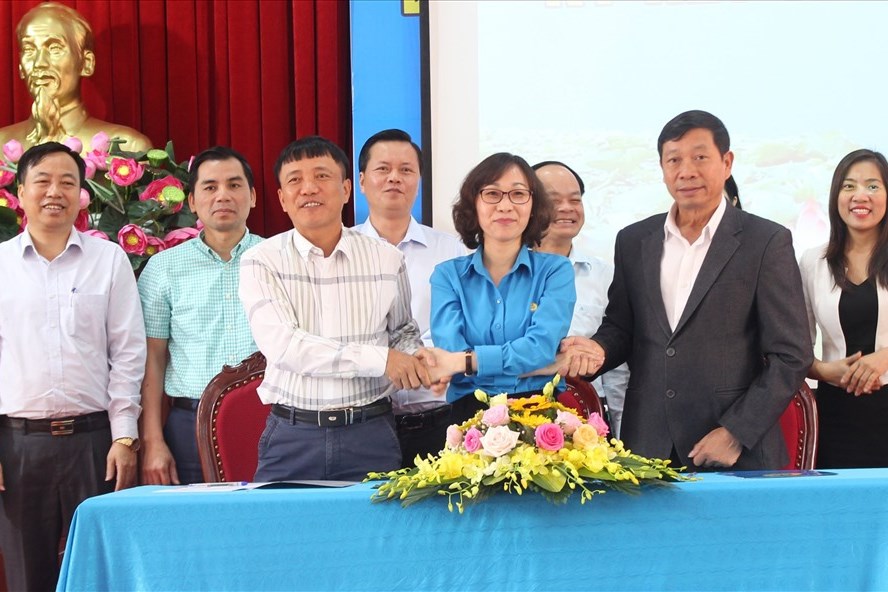 Đoàn viên, công nhân viên chức lao động huyện Đan Phượng sẽ được hỗ trợ giảm giá một số sản phẩm với mức giá ưu đãi lên tới 40% theo ký kết thỏa thuận giữa Liên đoàn Lao động huyện với các Công ty. Ảnh: CĐ HN