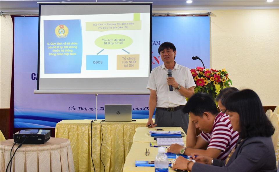Quanh cảnh hội nghị phổ biến các tiêu chuẩn lao động quốc tế cơ bản và Bộ Luật lao động năm 2019 tại TP.Cần Thơ. Ảnh: Thành Nhân