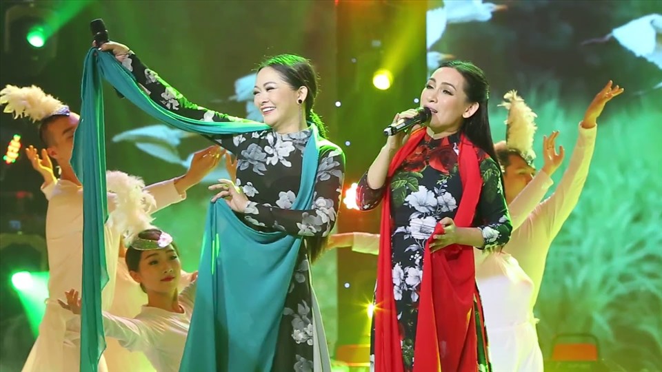 Như Quỳnh và Phi Nhung. Ảnh: NSCC