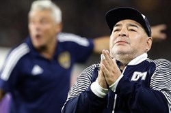 Gia đình Maradona giận dữ về bức ảnh cuối cùng của huyền thoại