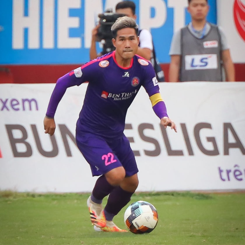 Quốc Long khi tay Sài Gòn dù được đề nghị học làm huấn luyện viên. Ảnh: SGFC
