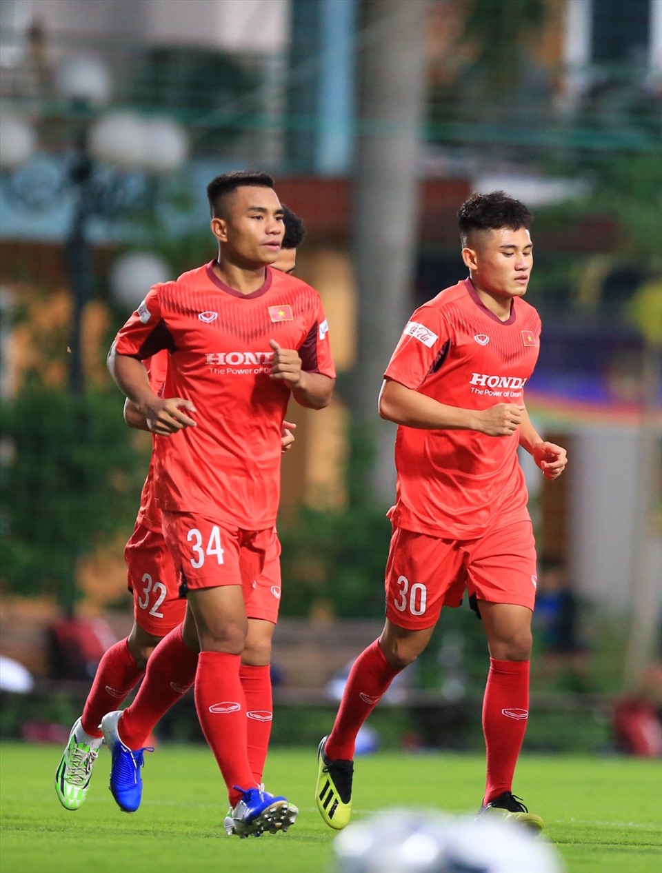 Cầu thủ Nguyễn Phi Hoàng (số 30) là tân binh của U22 Việt Nam. Ảnh: Minh Dân