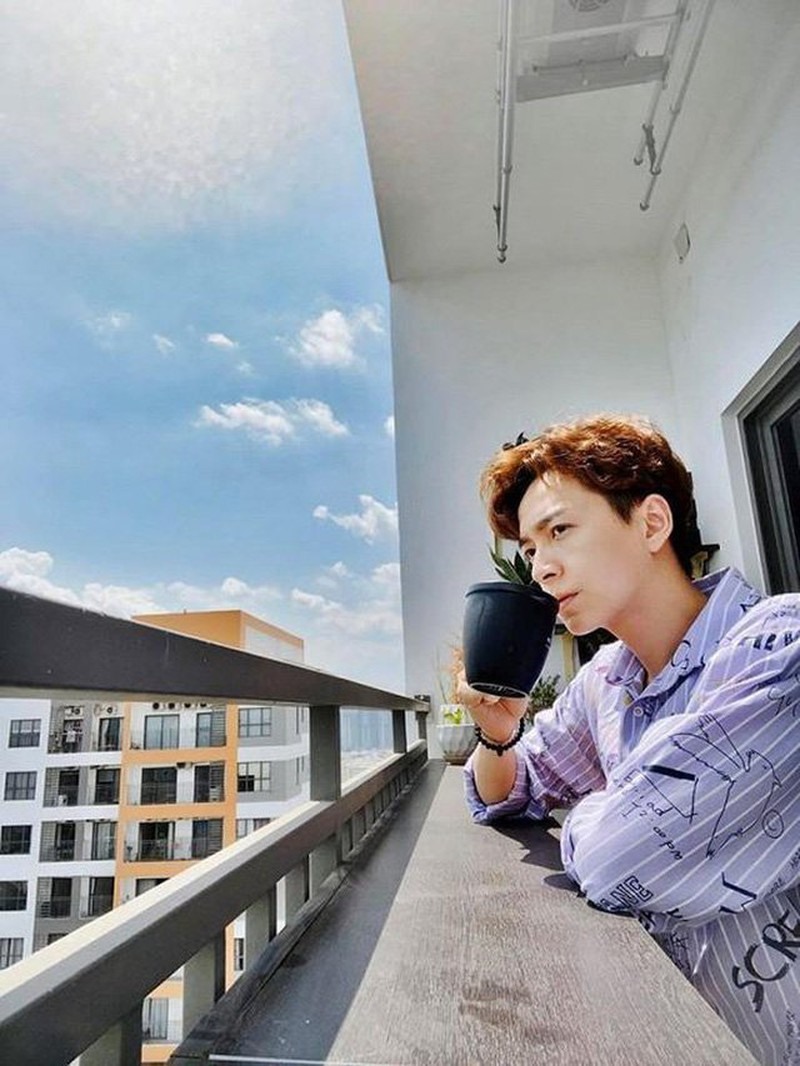 View ban công căn hộ của Ngô Kiến Huy khá đẹp