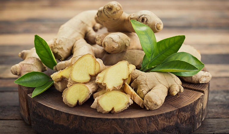 Gừng có tác dụng lưu thông khí huyết, giúp giảm cơn đau nhức vùng mũi hiệu quả. Ảnh: BV Hồng Ngọc