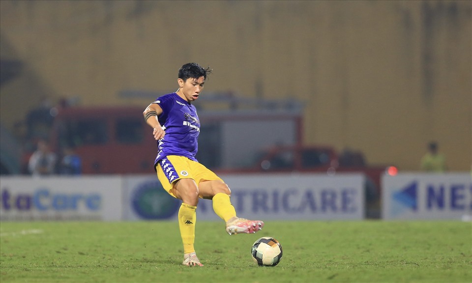 Đoàn Văn Hậu đã có trận đầu tiên tại V.League 2020. Ảnh: Minh Dân