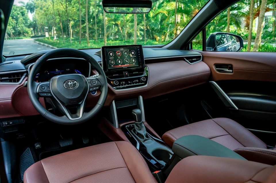 Cận cảnh nội thất khoang lái của mẫu xe Toyota Corolla Cross 2020. Ảnh: