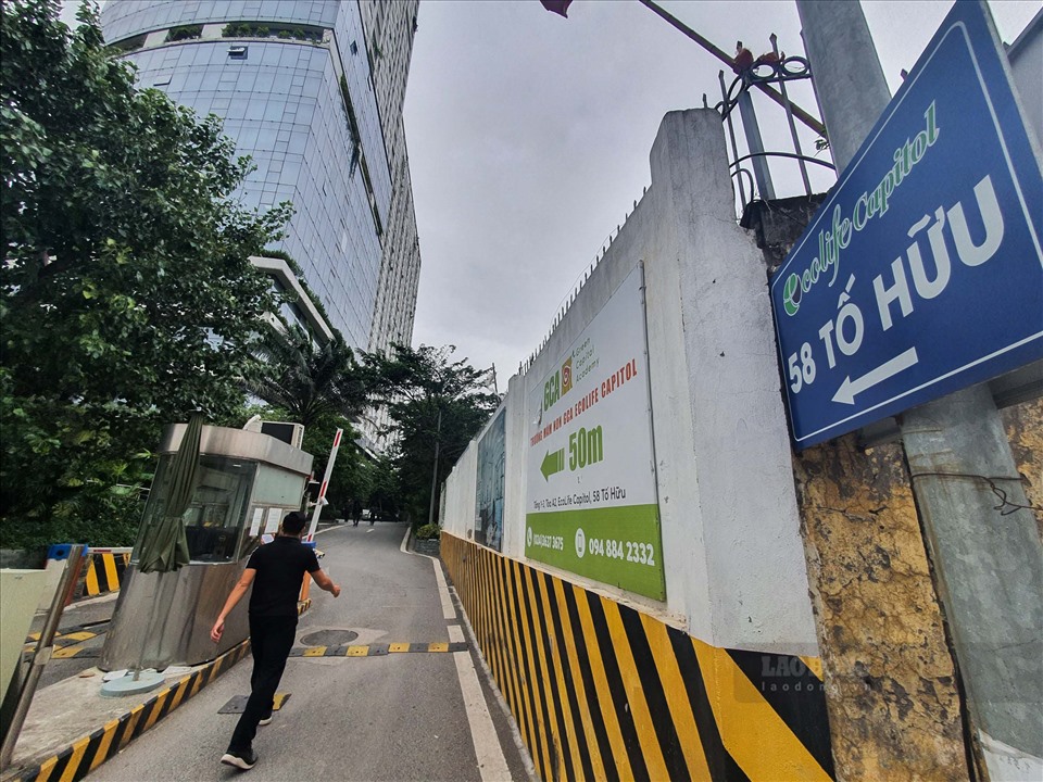 Cư dân chung cư Ecolife Capitol bức xúc vì thiếu chỗ để xe. Ảnh: Phan Anh