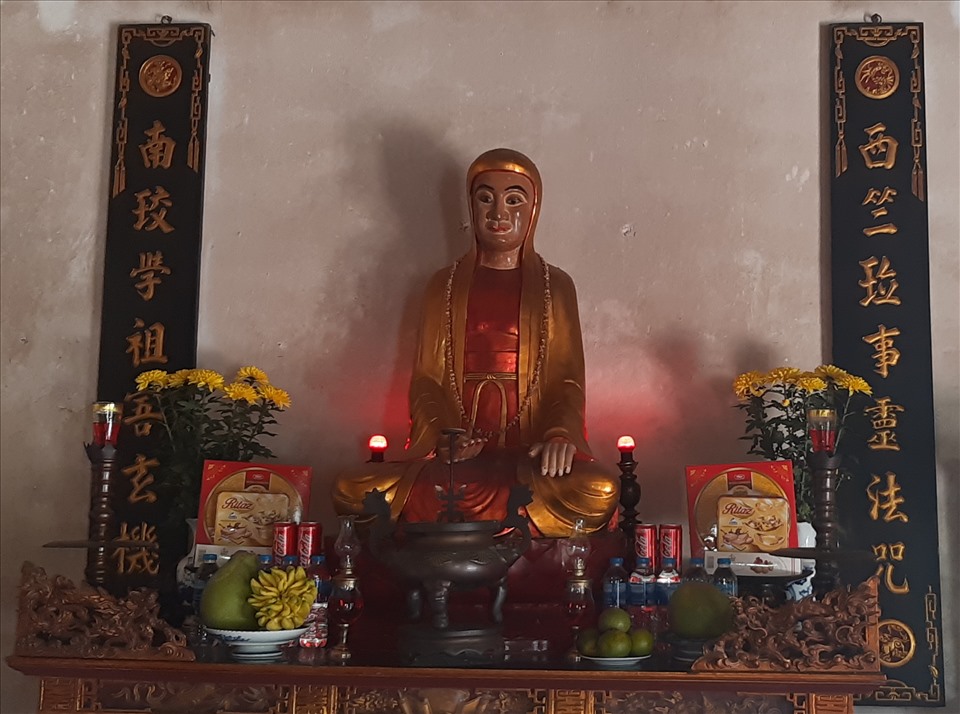 Ban thờ Khâu Đà La ở chùa Linh Quang, xã Phật Tích (Tiên Du, Bắc Ninh).