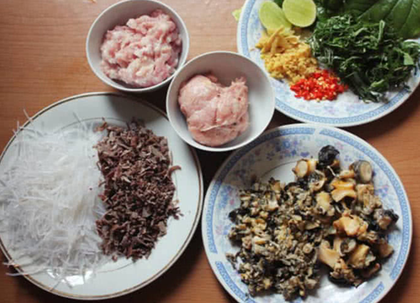 Chuẩn bị nguyên liệu đầy đủ để có thể thực hiện làm món chả ốc nhanh gọn. Ảnh: Minh Đức.