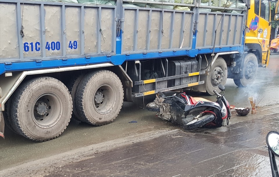 Nhiều vụ tai nạn xảy ra giữa phương tiện chở hàng và xe máy. Ảnh: Đình Trọng