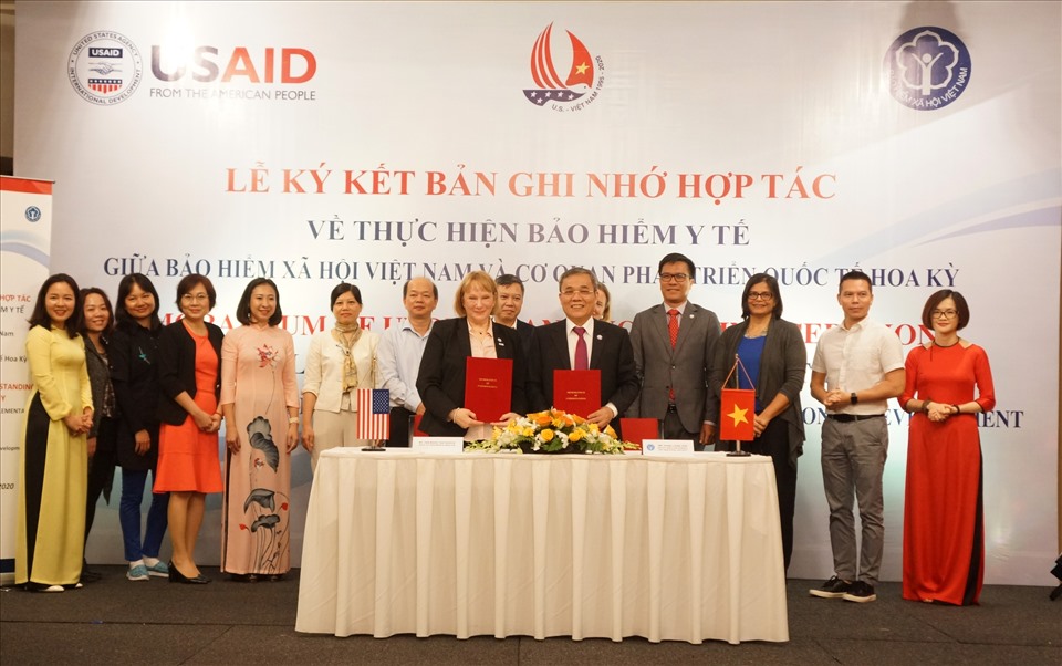Lễ kí kết.