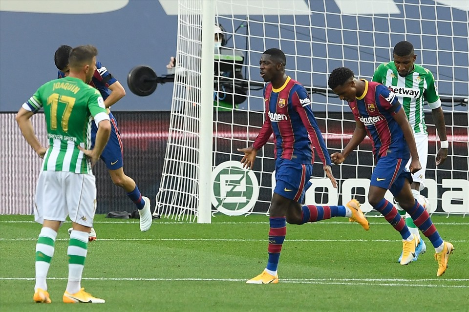 Ousmane Demble mở tỷ số cho Barca sau 22 phút. Ảnh: AFP