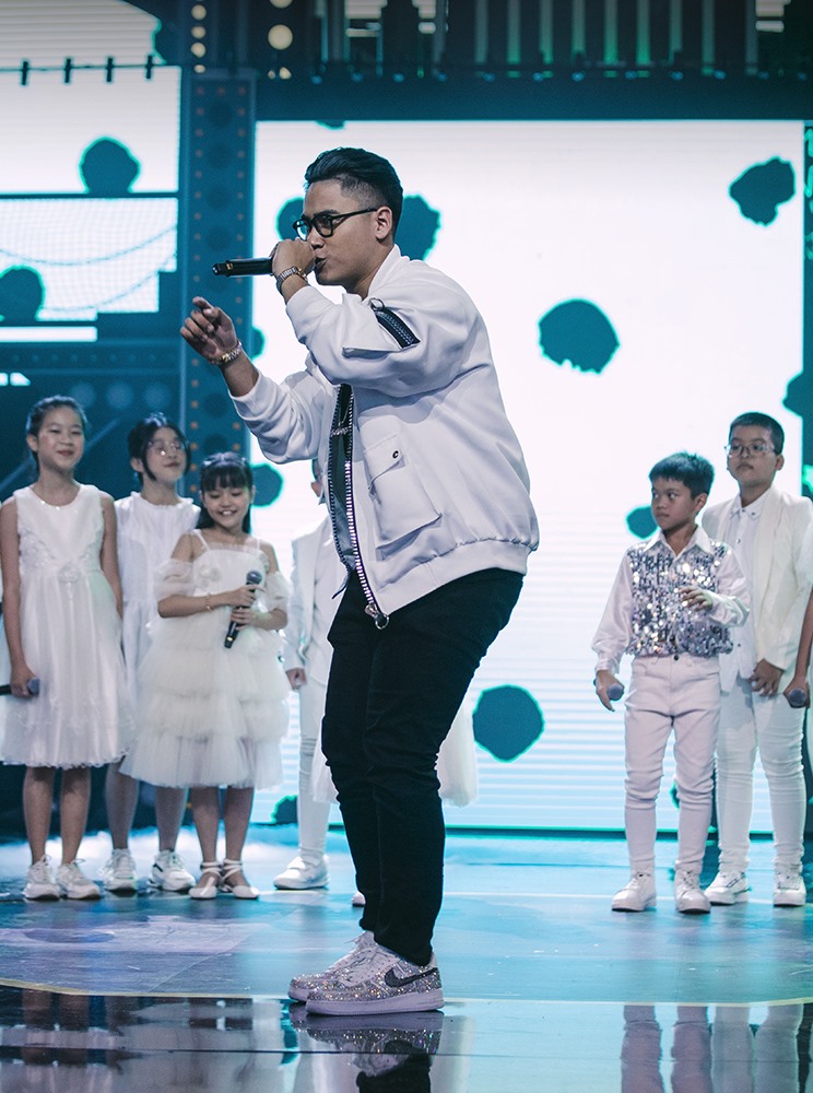 GDucky thể hiện bài rap “The right journey“. Ảnh: Vie