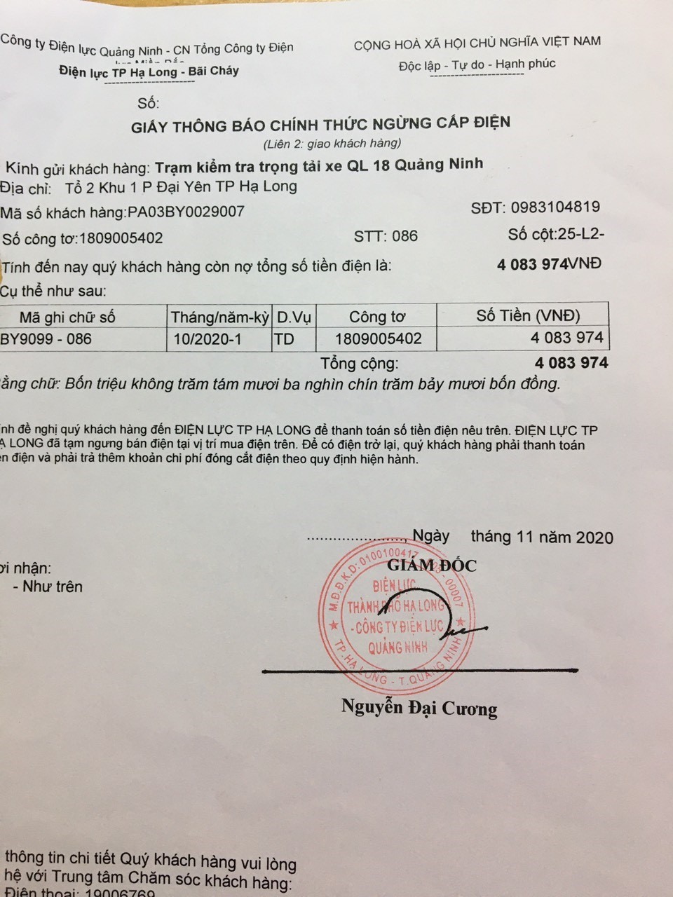 Thông báo quyết định dừng cung cấp dịch vụ của Điện lực Hạ Long. Ảnh: Nguyễn Hùng
