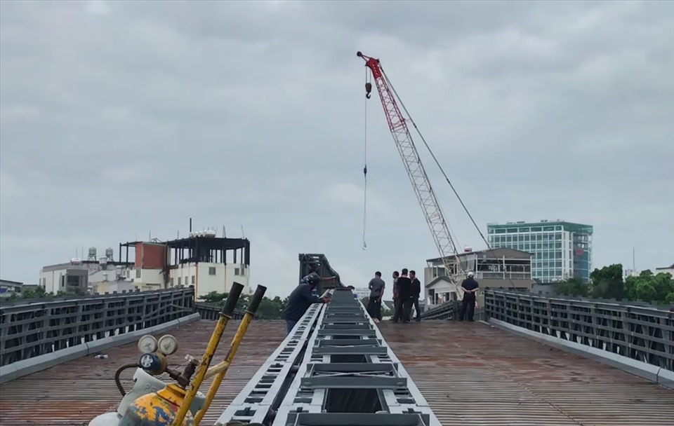 Dự kiến cầu thép An Phú Đông sẽ thông xe trong tháng 12.2020. Ảnh: Hữu Huy