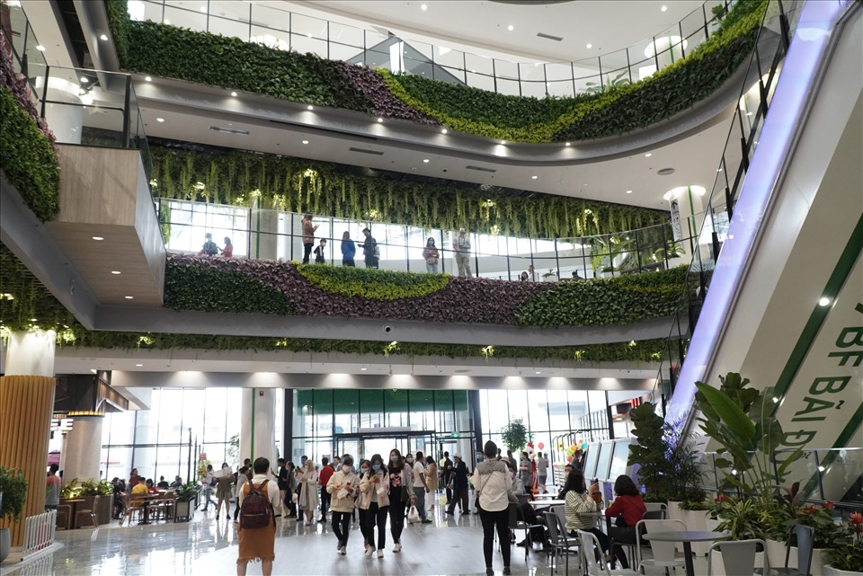 Hàng chục ngàn lượt khách tham quan, mua sắm, giải trí tại AEON MALL Hải Phòng Lê Chân trong 2 ngày đầu đi vào hoạt động.