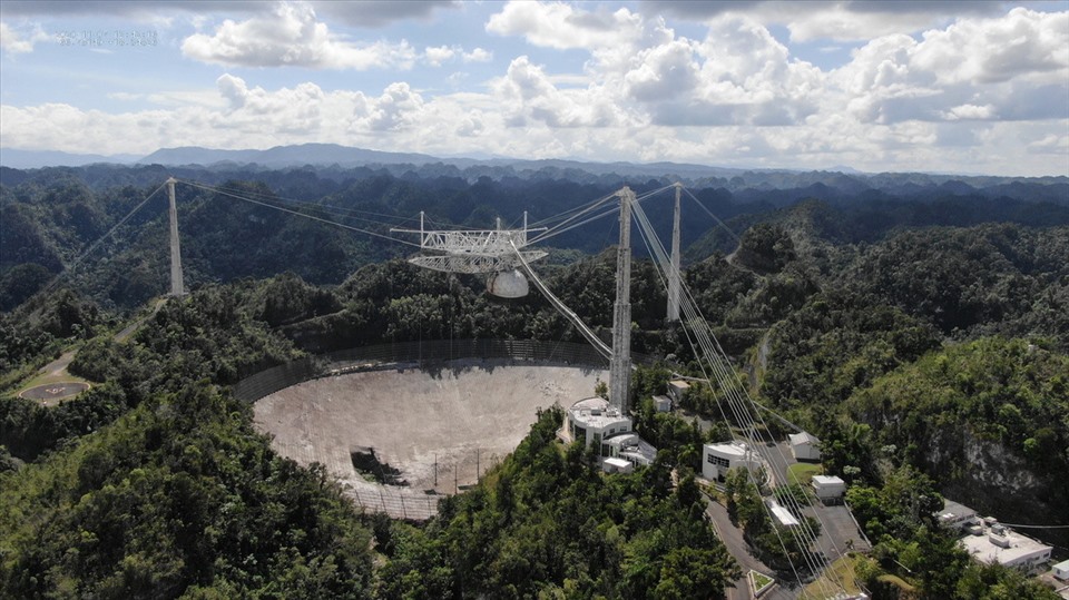 Đài quan sát Arecibo ngày 7.11.2020. Ảnh: Reuters/UCF