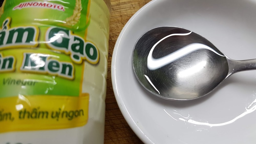 Dấm gạo: 1 thìa canh