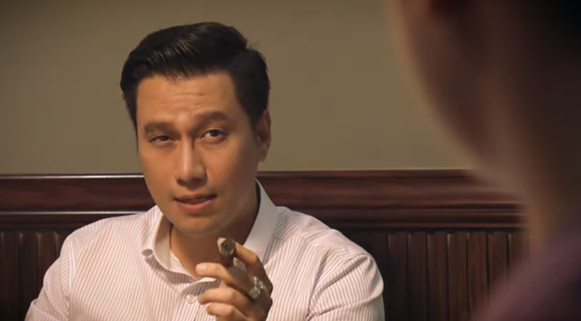 Vũ phân tích cho Bạt hiểu rõ vấn đề. Ảnh: CMH.