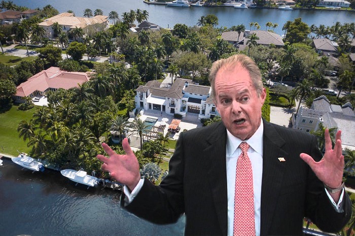 Căn biệt thự của Manuel Medina nằm ở thành phố Coral Gables, bang Florida, Mỹ. Sau khi thất bại trong việc bán bất động sản này với giá xấp xỉ 18 triệu USD trong 2 năm, Medina quyết định đem ngôi nhà đi đấu giá vào tháng 2.2020. Ảnh: ST