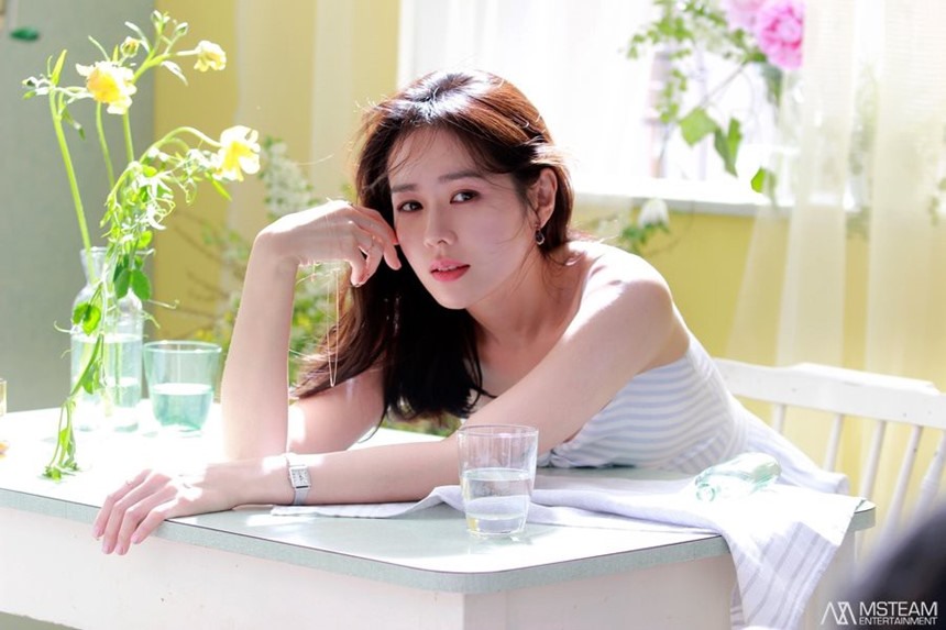 Chị đẹp Son Ye Jin.