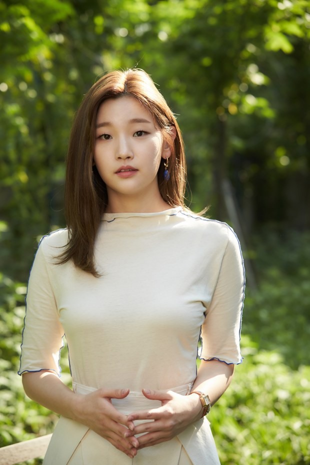 Park So Dam sinh năm 1991, cô không có sự nghiệp thuận lợi như