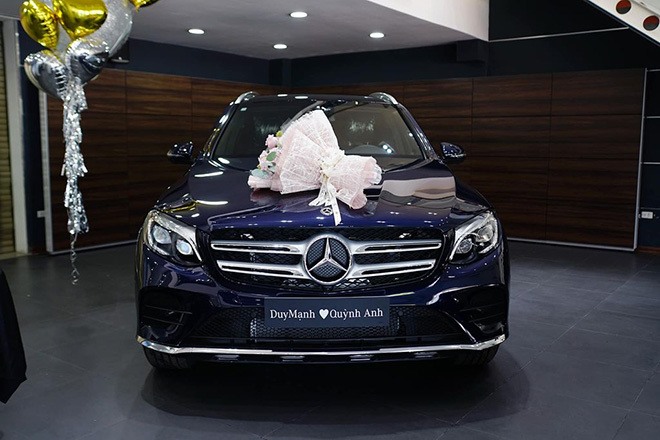 Trung vệ Duy Mạnh sở hữu chiếc Mercedes-Benz GLC 300. Ảnh ST.