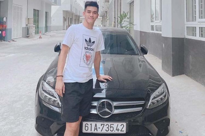 Mercedes-Benz C200 của tiền đạo Tiến Linh. Ảnh ST.