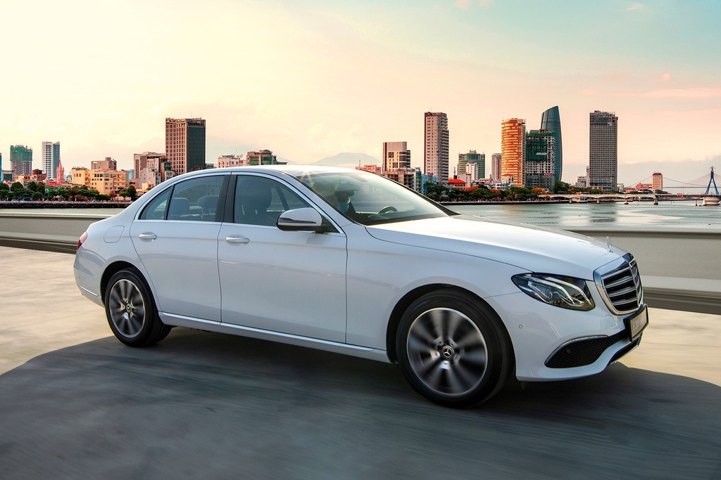 C¨°n Mercedes E200 cng c¨® th¨ºm la chn mi.