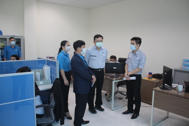 Lãnh đạo LĐLĐ Hà Tĩnh kiểm tra công tác phòng chống dịch Covid - 19 tại Công ty UP Hà Tĩnh
