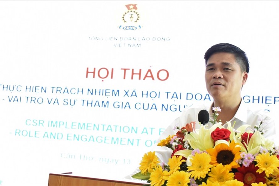 Ông Ngọ Duy Hiểu - Phó Chủ tịch Tổng LĐLĐ Việt Nam - phát biểu khai mạc hội thảo. Ảnh: Thành Nhân