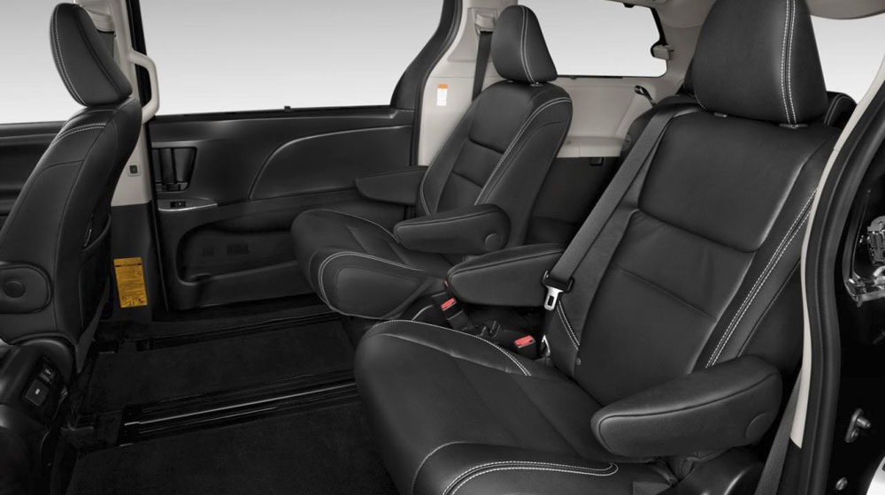 Nội thất Toyota Sienna khá rộng rãi. Ảnh ST.