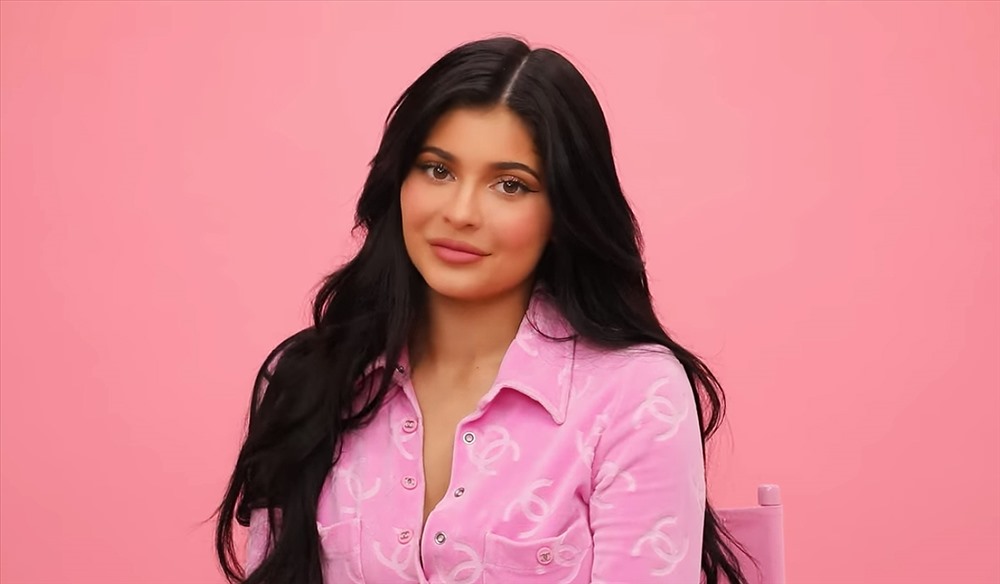 Kylie Jenner bt u gy dng cho m¨¬nh danh ting cng nh s quan tm, ch¨² ng o ca ngi hm m t nm 10 tui khi tham gia chng tr¨¬nh truyn h¨¬nh thc t Keeping Up with the Kardashians ca gia ¨¬nh m¨¬nh. nh: The Digital Weekly