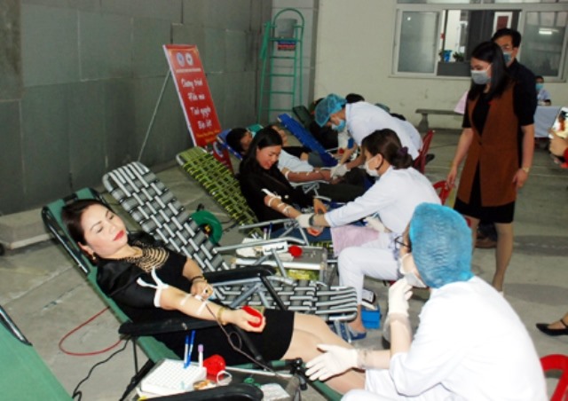 Ban tổ chức đã thu được gần 600 đơn vị máu. Ảnh: NT