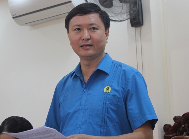 Ông Phan Mạnh Hùng - Trưởng Ban Tuyên giáo - Nữ công LĐLĐ tỉnh Hà Tĩnh trình bày báo cáo. Ảnh: TT