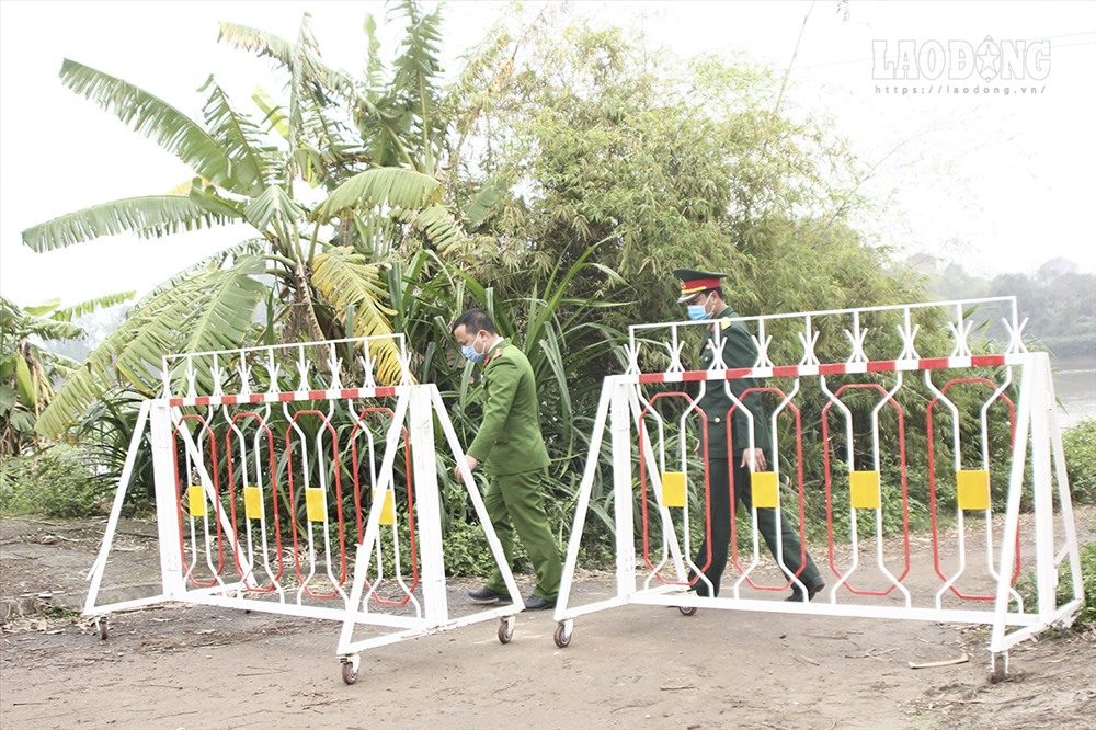 Ngay cả các “đường mòn, lối mở“, các đường ngách cũng được phong tỏa. Ảnh T.Vương